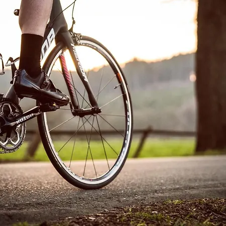 The Deluxe: Ski-to-market Luxury With Garden Apartment *