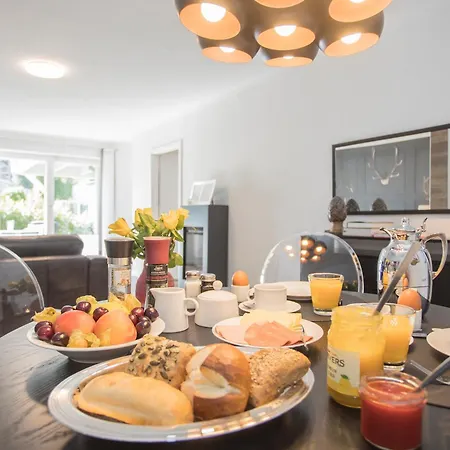 The Deluxe: Ski-to-market Luxury With Garden Apartment *