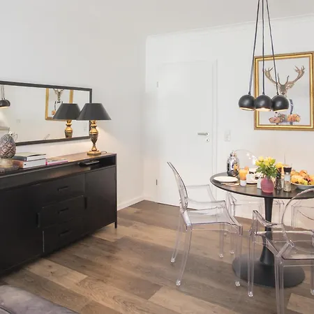 Apartment The Deluxe: Ski-to-market Luxury With Garden *