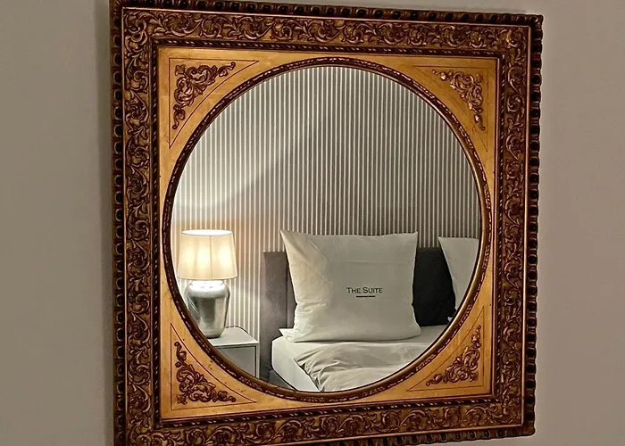 Apartment The Deluxe: Ski-to-market Luxury With Garden