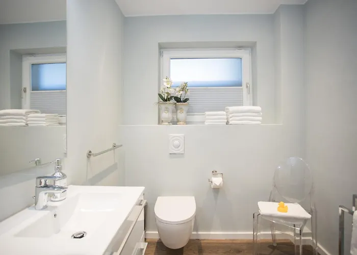 Apartment The Deluxe: Ski-to-market Luxury With Garden