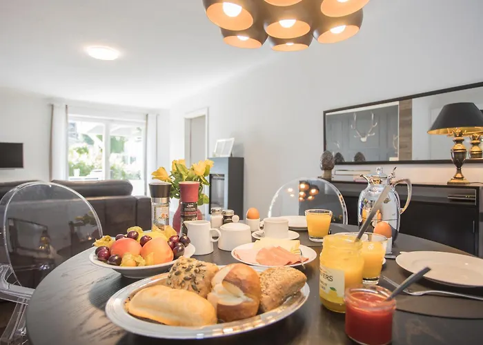 The Deluxe: Ski-to-market Luxury With Garden Apartment *