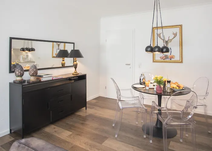 Apartment The Deluxe: Ski-to-market Luxury With Garden *